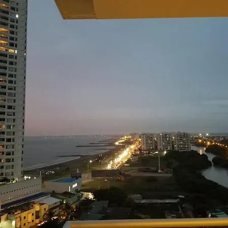 3 Bedroom/ 3 Bath Perfect For American Comfort Apartamento